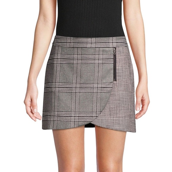 NWT - Alice + Olivia - Lennon Plaid Overlap Mini Skirt In Grey Black - Picture 2 of 15